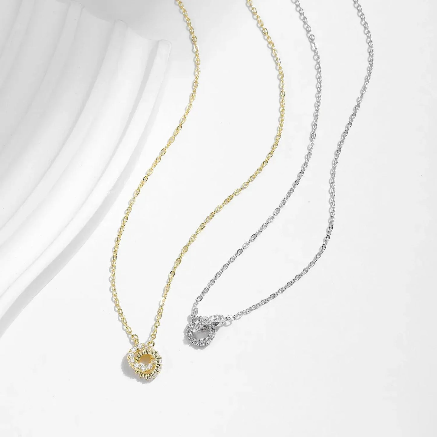 925 Sterling Silver Sparkling Circle Lock Fashion Necklace