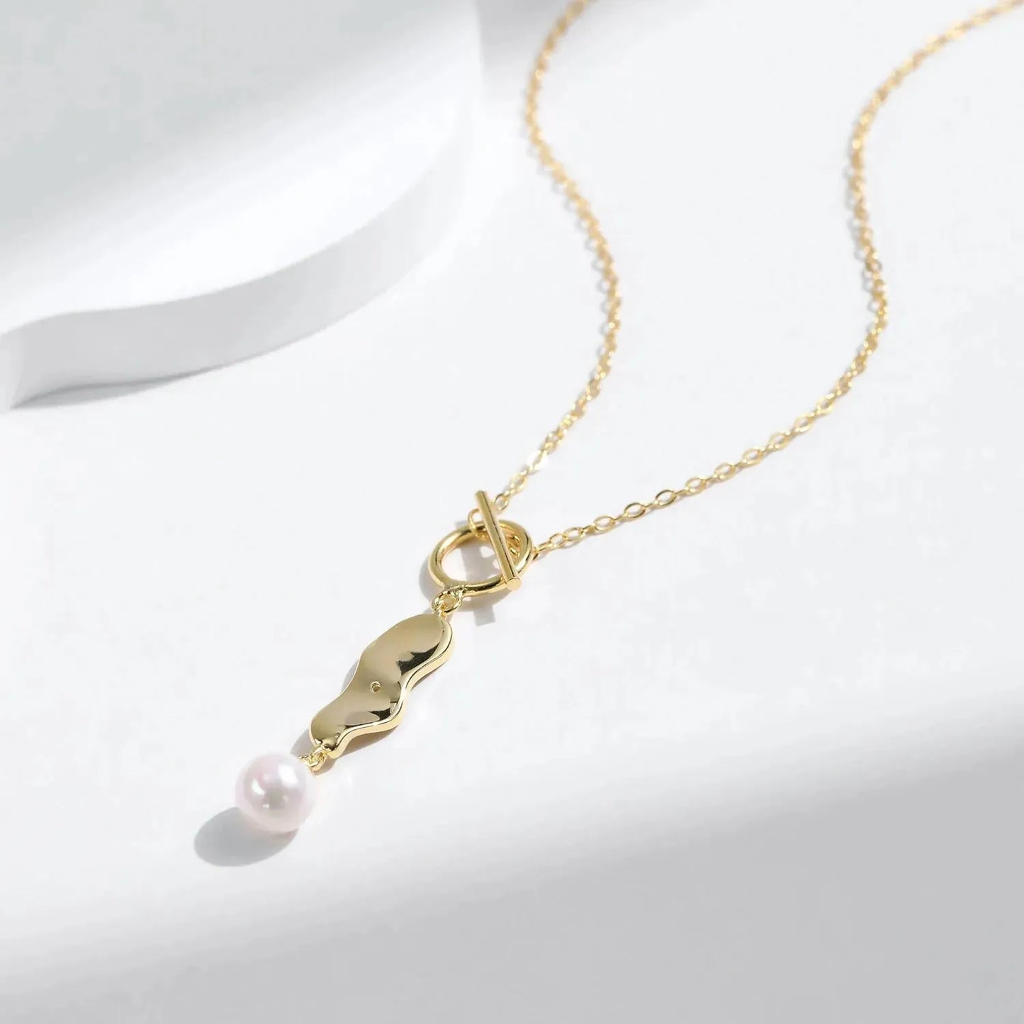 Twisted Clock Pearl Pendant Necklace